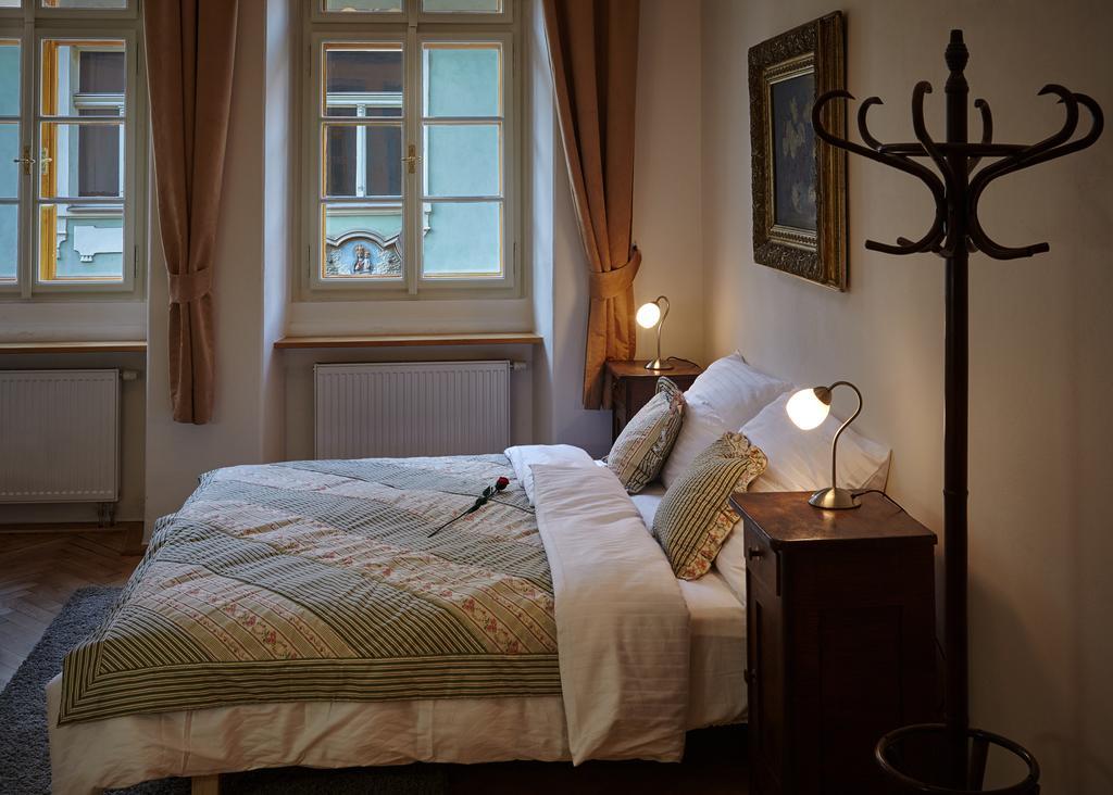Queen Bee Apartments Prag Zimmer foto