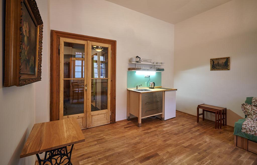 Queen Bee Apartments Prag Zimmer foto