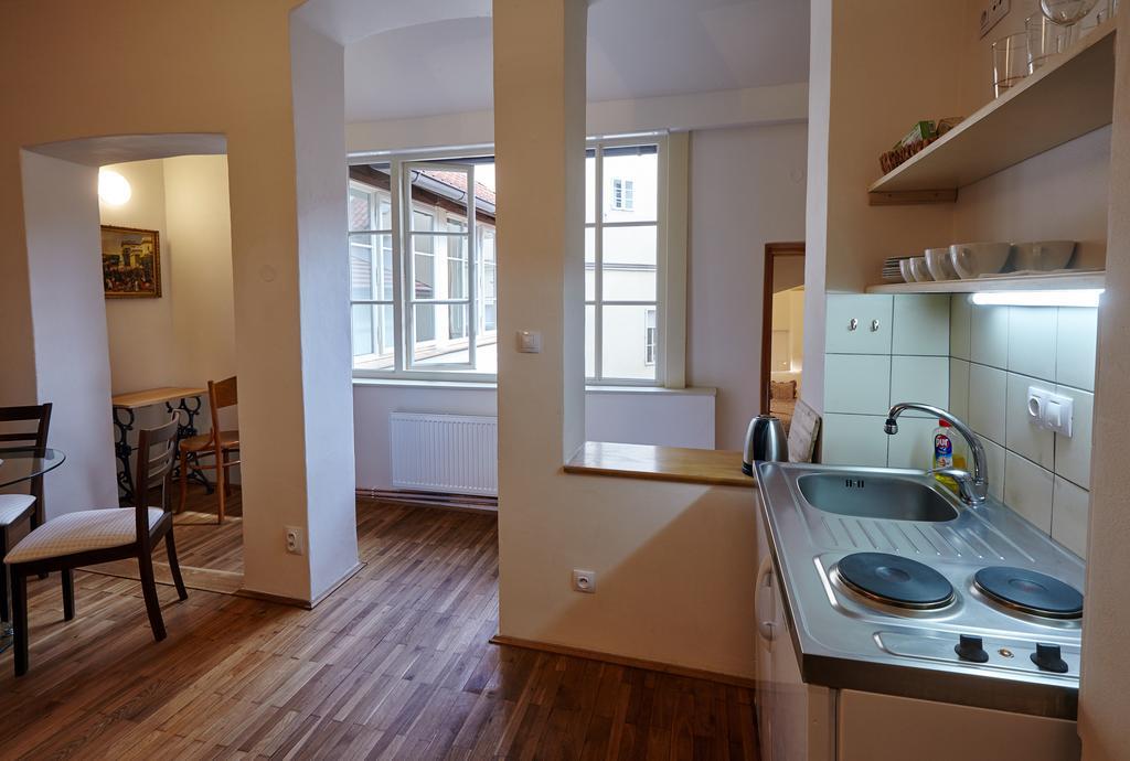 Queen Bee Apartments Prag Zimmer foto