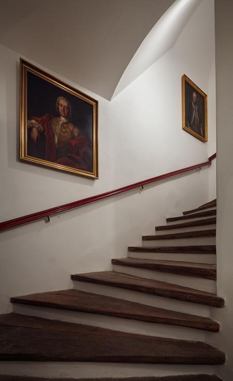 Queen Bee Apartments Prag Exterior foto