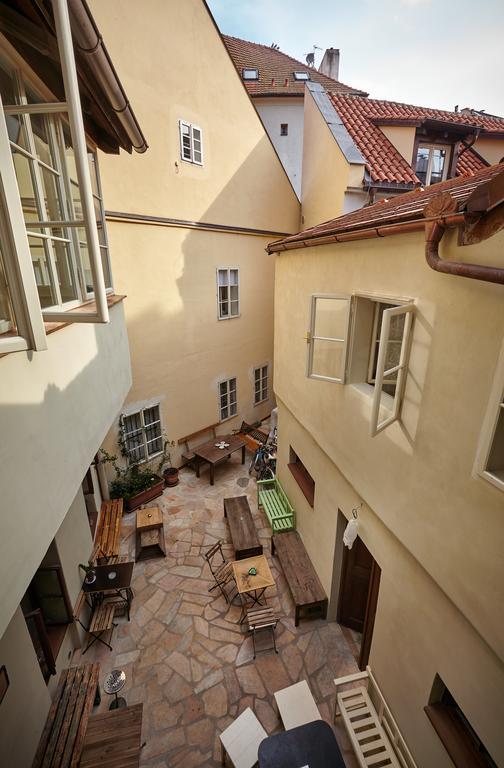 Queen Bee Apartments Prag Exterior foto