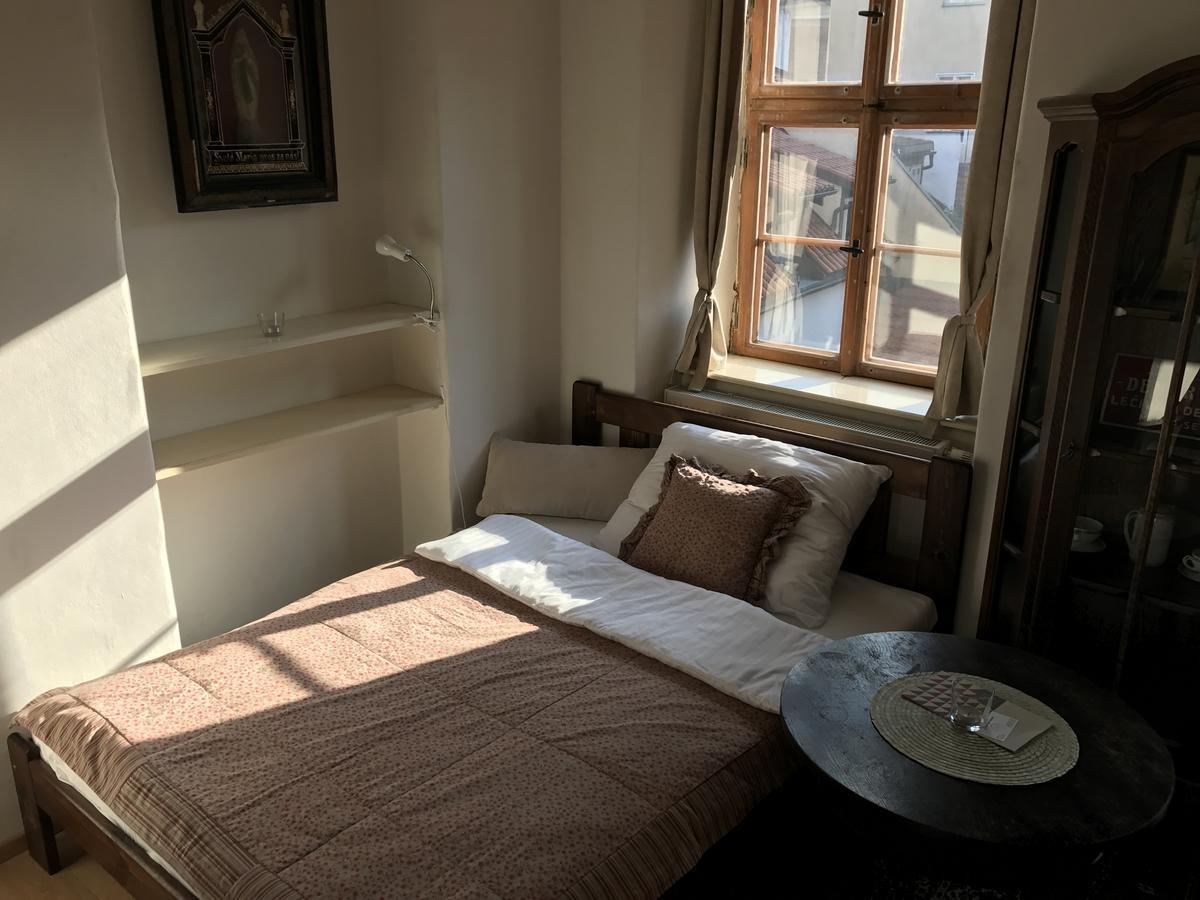 Queen Bee Apartments Prag Exterior foto